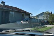 Men da er vi framme og kona mi kom først ser jeg, men hun kjører da en Renault Clio fra 2014