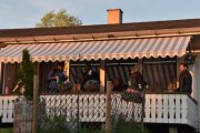 Endelig et hus med blomster i hagen og ikke en masse biler