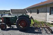 Men her var det en gammel morsom traktor, denne kan bli vanskelig å gjette. Jeg tror det er en Deutz, og har jeg rett så må den være fra rundt 1965