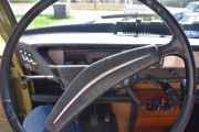 Neste bil jeg sitter i er en Renault 6 TL fra 1975, dette er ingen fartsbil, men den har paraplygir, som gir deg en komfortabel tur