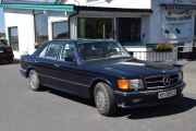 Men tilbake til den Mercedes-en, dette er en Mercedes-Benz 500 SE fra 1983 og er ikke en hvem som helst