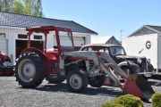 Endelig en traktor igjen, dette er en Massey Ferguson fra 1970 åra, og bilen bak er en Austin Ten fra 1946