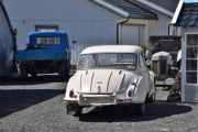 Ser jeg på en DKW Auto Union 3-6 fra rundt fra 1950 åra? Så har du blåtass og gråtass i bakgrunnen...
