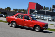 Det samme gjelder her, når en Datsun 1200 fra rundt 1970 kjører forbi, må du ta et bilde. Det er en Datsun og ikke en Mazda?