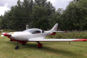 Solungen Mikroflyklubb. Dette er en Aveko VL-3 Evolution som også i kategorien rorstyrt fly som styres med spak og pedaler. Og her er det Sportsflyklubben Øst som er representert med sitt fly fra 2017