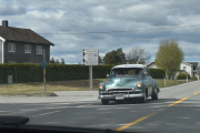 Nå nærmer jeg meg kjente trakter, her kommer det en Chevrolet Styleline DeLuxe fra 1949. Den vekker minner, jeg så en på Brandbu i 2019, og flere på Ekeberg i 2022 og 2024