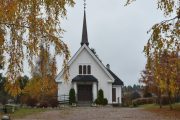 Våler kapell er neste stoppe sted, kapellet ble tegnet av arkitekt Thorvald Astrup, som også har tegnet Våler kommunelokale, Stallen, Kulturkontoret og Langbakken. Kapellet stod ferdig i 1910