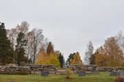 Jeg har en navlesnor opp hit, og her burde Våler kirke ha stått - men den brant ned