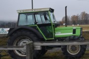 Her har vi en Deutz-Fahr traktor, vi er nok på 1990 tallet