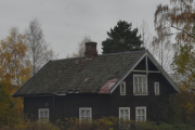 Et gammelt hus mellom Skarnes og Oppåkermoen, det er nok gammelt og fraflyttet