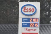 Bensinstasjon Esso som ligger i Oslovegen 2 er jeg trygg på, jeg har jo med meg Bjertnesvegen og da er vi i Oppaker