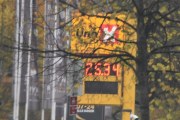 Siste bensinstasjonen på turen, den ligger ved Brynsenteret og her er prisen på diesel kr. 25.34 og bensinen er gratis...