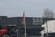 Ved Kløfta så oppdager jeg den første forandringen, den sorte bobla på taket til S.O.S Biloppretting er borte. Jeg vet faktisk at noen ønsket å kjøpe den, kanskje de har klart det