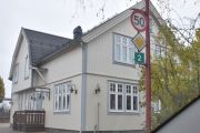 Solørvegen 1075 ser ut som et staselig gammelt bygg, men alderen fant jeg ikke