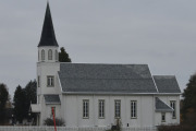 Så kommer vi til Arneberg kirke som er en langkirke fra 1878, Solørvegen 1240 er adressen. Bygningen er laget i tømmer og har 460 plasser. Den er faktisk ikke fredet, jeg trodde det het vernet