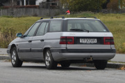 På Flisa har du noen franske veteraner og veldig mange andre veteraner, jeg fanger opp en fransk en. Det er en Citroen XM fra 1999, der bomma jeg gitt