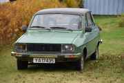 Det er ikke så mange Renault-er i hagen til junior enda som i senior sin, men de kommer nok. Dette er en Renault 12 TS fra 1977, den duger som en veteran, absolutt
