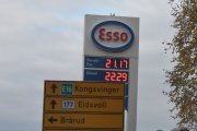 Men allerede ved Vormsund så skjer det noe med prisen, den detter ned til kr. 22.29 på diesel og kr. 21.17 på bensin. Hvorfor blir det billigere på landet, vi må sjekke neste bensinstasjon på Vormsund