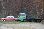 Lastebilen tror jeg er en Ford D Series fra 1960 åra, må være en engelskmann som bor der borte