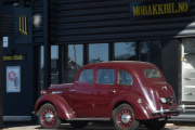 Ved Mobakk bil i Våler står ofte denne bilen utenfor, men jeg har enda ikke fått greie på hvilket bilmerke det er. Kan det være en Opel Kadett?