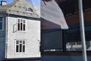 Men det er en ting jeg legger merke til, i det gamle kommunehuset Bjørke står det et vindu som er oppe. Bygget skulle rives, men det ser ut som de har ombestemt seg