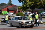 Har vi registrert denne? Hvis ikke så er det en Volvo 142 De Luxe fra 1973. Dette er en bil som vekker gode minner hos mange