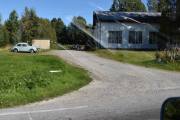Her har jeg kjørt forbi mange ganger før, kan det være Hansens verksted? Det har pleid å stå en gul boble med en kasse på taket der. Ser ut som de har byttet ut bobla, men begge er veteraner
