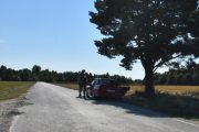 Det er varmt i været så en stopp i skyggen er nok godt. Litt artig å tenke på at det var denne bilen vi lå bak når vi kjørte til Kvisle Utviklingspark på morgenen i dag