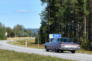 Men nå må jeg begrense meg litt, en veteran bil på vei inn til Åsnes kommune