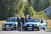 Så har vi en liten familie der borte også, en Renault 12 og en Renault Fuego