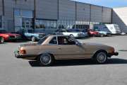 Neste som kommer inn er en Mercedes-Benz 450SL, nå er vi nesten ved 80 åra og dette må være en C107 siden den er en hardtop