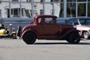 Vi ser på den en gang til og ser hva vi finner ut. Det er en Ford A Deluxe Coupe fra 1931 tror jeg...