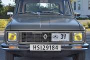 Dette er bilen min, en Renault 6 TL fra 1975, jeg steller godt med den så den er passe fin