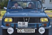 Dette er barna våres, de kjører en Renault 12 TN fra 1974 og vil gi oss tøff konkurranse