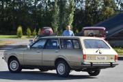 Det kommer inn en bil til som mange kjenner til, det er en Ford Taunus 1,6 L fra 1978. Tøff bil og den vekker minner hos mange