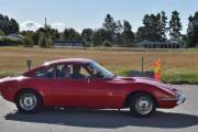 Jeg må slutte å skrive mann, det kan like godt være en kvinne bak rattet, men ikke i dette tilfelle. Da har vi to Opel GT her i dag, den andre var gul som vi har sett på tidligere