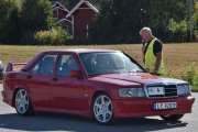Sjette bil ut er en Mercedes-Benz 190E fra 1990, den ble produsert fra 1982 til 1993. Den kom i mange motorutgaver og det ble produsert rundt 1,8 millioner biler til sammen