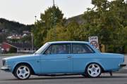 Dette er en råner, han kjører i sin Volvo 142 og ser på meg og jeg ser på han. Dette er en ekte rånerbil