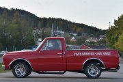 Chevrolet C10 med skriften, Fast service-Low cost kjører forbi, vi forter oss og legger den inn som råner