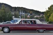 Når jeg skriver at dette er en Cadillac Fleetwood Brougham, så gjetter jeg litt. Jeg er ikke sikker, og skal vi legge den inn som raggarbil siden det er i dag?