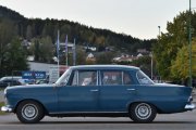 Men denne bilen her må komme i sjangeren rånerbil selv om det er en veteranbil. Vi ser på en Mercedes Benz 190 som er en god gammel årgang