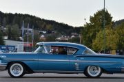 Neste er en Chevrolet Impala og jeg blir imponert over hvor mange fine biler det er som passerer oss her i dag. Vi lar denne bli en raggarbil i dag