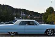 Her kommer det en Cadillac Coupe De Ville, jeg tror vi har sett på den før hvis det ikke er to av dem da. Vi legger den inn i sjangeren raggarbil