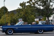 Men her blir jeg usikker, jeg kjenner ikke igjen bilen. Kan det være en Plymouth Fury III? Vi satser på det og legger den inn som raggarbil