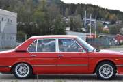 Endelig en BMW som man kjenner igjen, det er en BMW 520 fra rundt 1980. Ekte rånerbil dette også