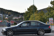 Neste er en BMW i serien 3-4-5, så kan du velge, men at det er en rånerbil er veldig sikkert