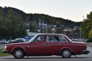 Enda en Volvo, bare av litt eldre årgang. Volvo 244 L som faktisk er en veteranbil i tillegg til at den er rånerbil i dag