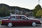 Dem har vi sett før, de kjører en Volvo 740 som kan være en veteranbil også. Siste 740 rullet ut fra båndet i 1992