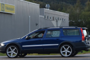 Men denne har vi ikke sett før, jeg finner ikke ut av hvilken Volvo stasjonsvogn dette er. Men rånerbil blir den