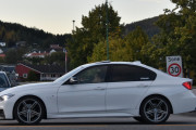 Jeg gjetter at denne BMW er i 5 serien, mer klarer jeg ikke her, så vi legger den inn som rånerbil i dag